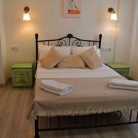 4 House - Eski Hotel *