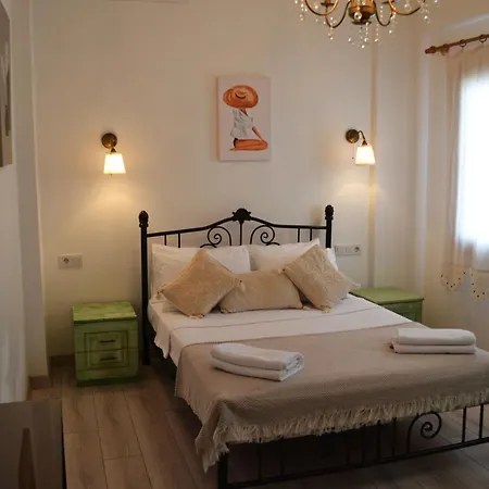 4 House - Eski Hotel *